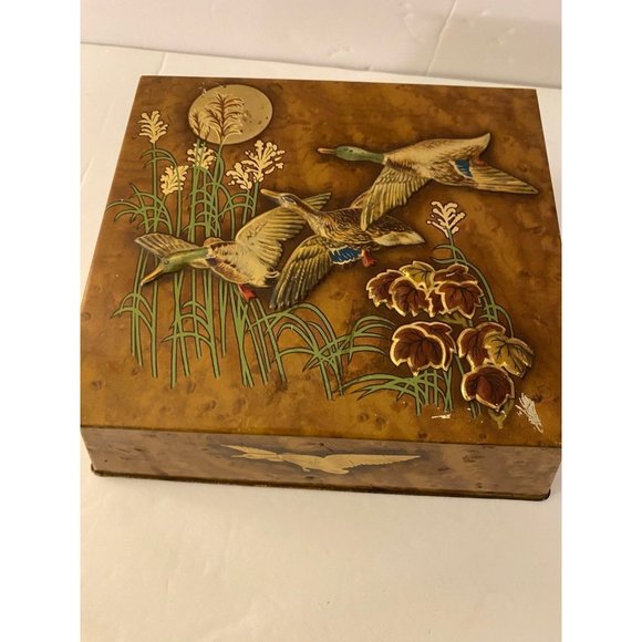 Flying Ducks Vintage Metal Tin Keepsake Jewelry Trinket Box Made in England - Picture 1 of 7